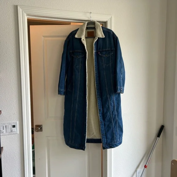Levi's Classic Blue Denim Coat with Sherpa Lining NEVER WORN - Picture 2 of 7